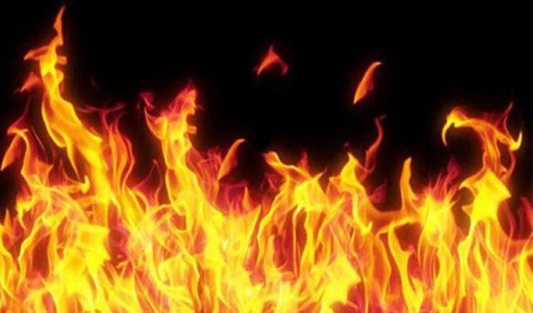 গাইবান্ধায় ভোটকেন্দ্রে আগুন